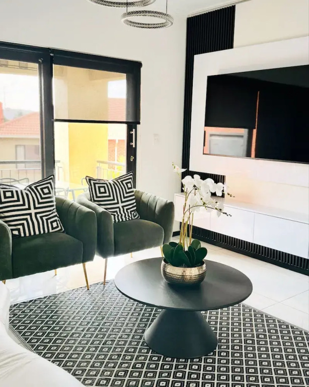 Lovely 2 Bedroom Apartment Near Monte Casino