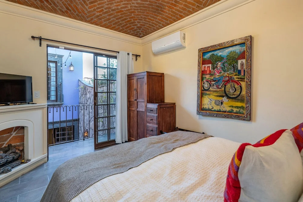 Casa Esperanza, 2BR Designer Charm + Rooftop Views
