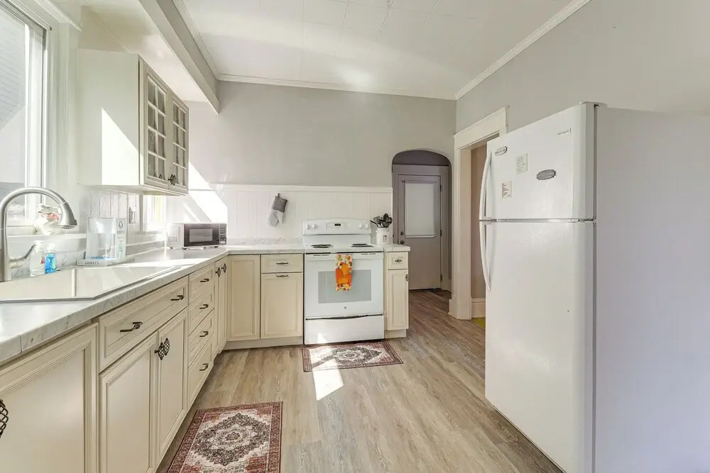 1 Mi to Dtwn & Franciscan University: Home w/ Yard