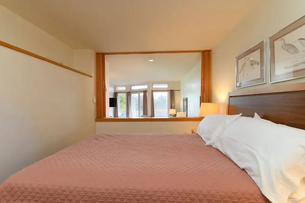 203 Village Gate 1 Bedroom Condo