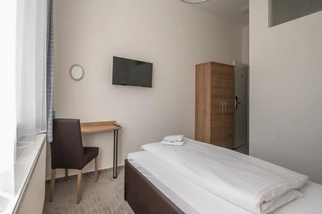 Boutique-Hotel Kronenstuben - unschlagbare Zentrumsnähe direkt am Marstall & Marktplatz - Schloss in 3 Min - Frühstück - Langzeitmiete