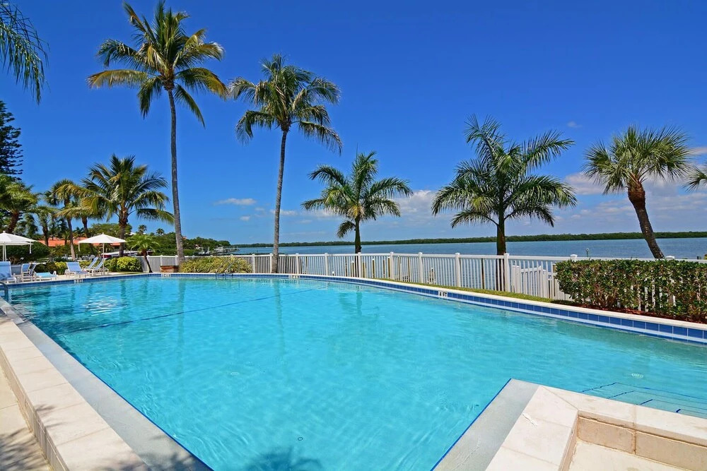Harbor Villa Club 305