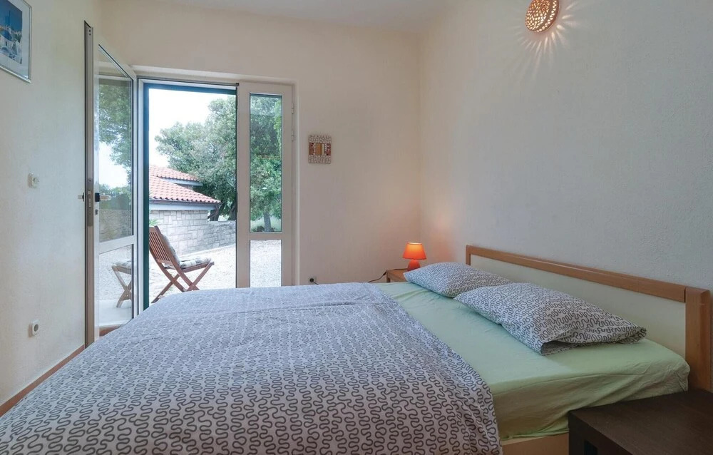 Amazing Home in Praznica With 4 Bedrooms, Wifi and Outdoor Swimming Pool