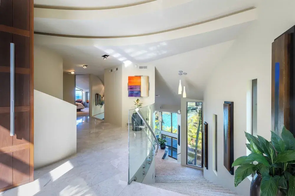 Oceanview Penthouse Suite & Beach Access