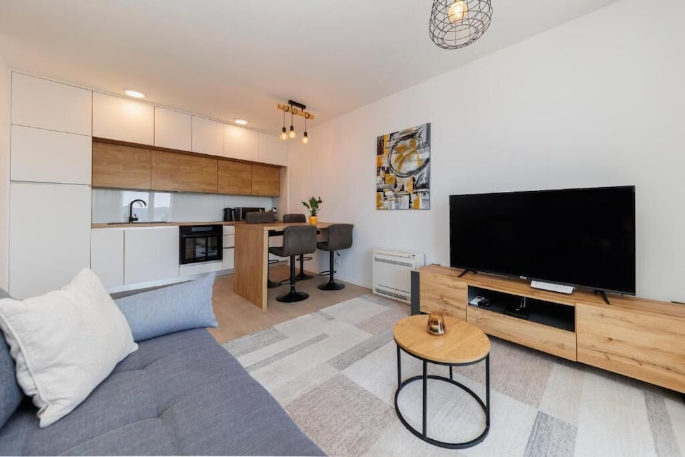 365 Sunsets Apartment by Belmont Realty