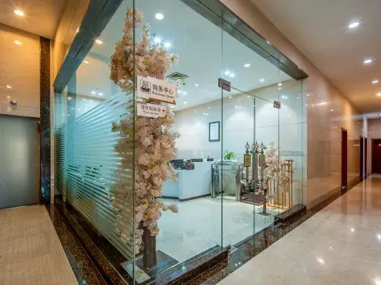 New Land Hotel