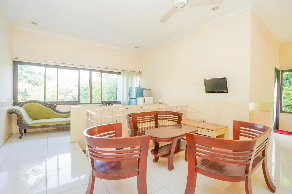 OYO 1956 Kana Family Residence