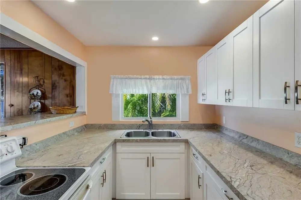 Gulf Pearl, 2 Bedrooms, Beach Front, Gas Grill, Sleeps 7