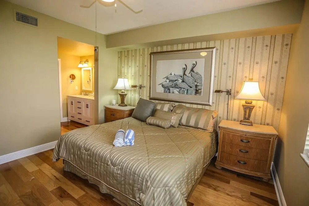 Captains Bay 403 - 6