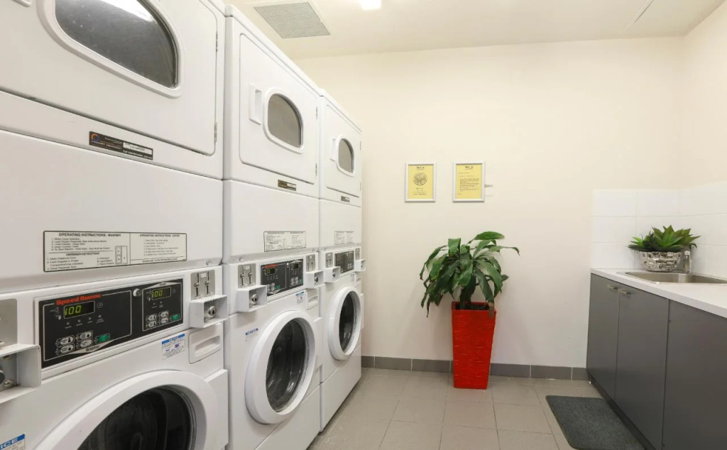 Alston Apartments Hotel