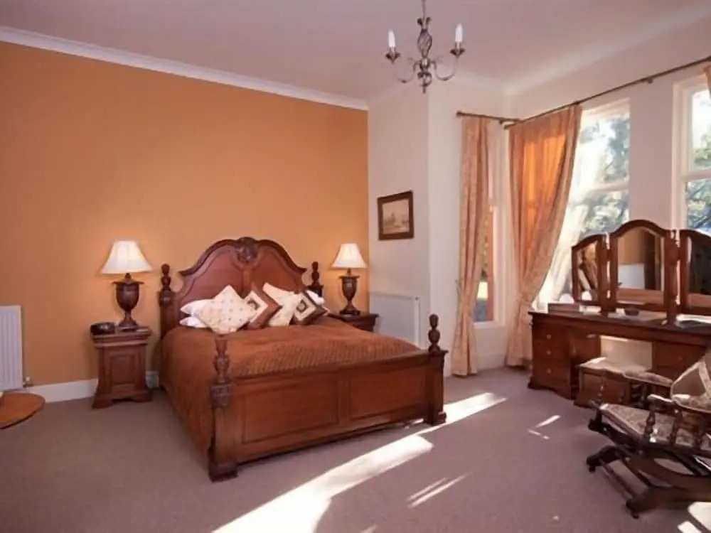 Ellingham House