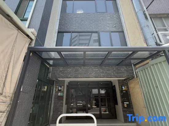 Phoenix Landing: A guesthouse with elevator access, accommodating 4-70 guests