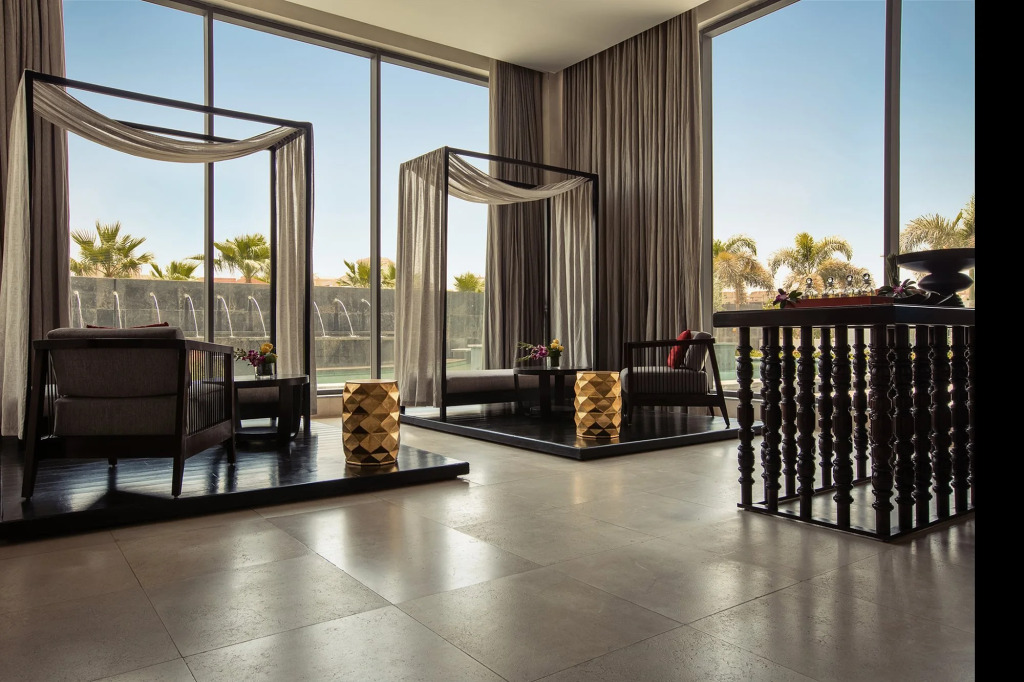 Dusit Thani LakeView Cairo