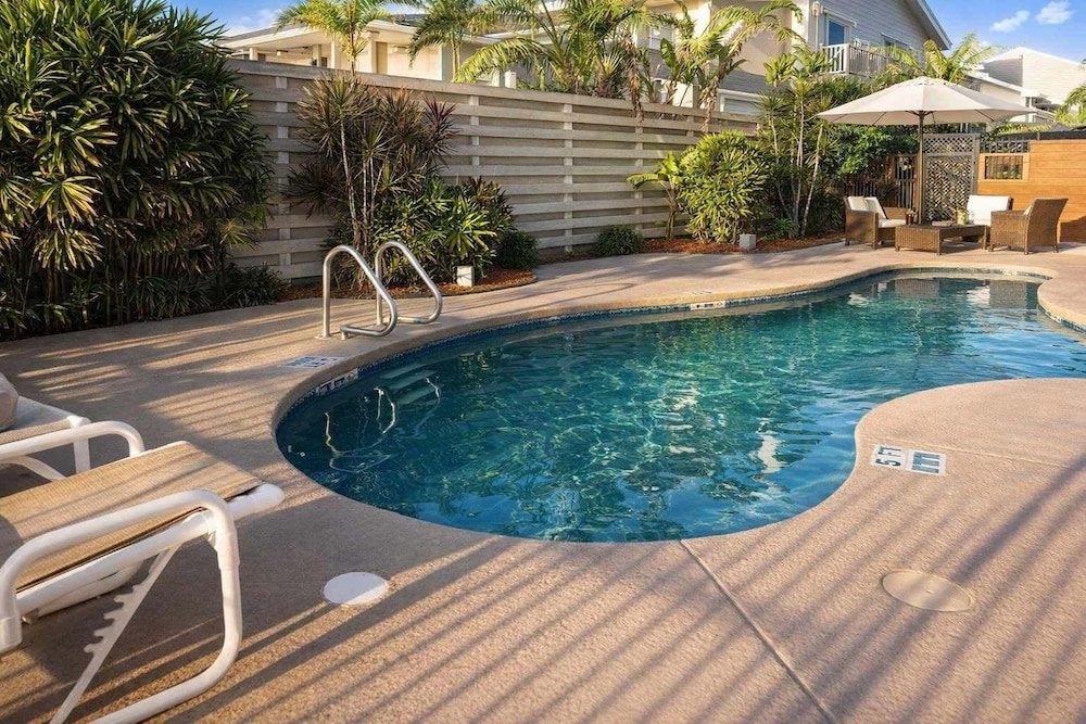 Direct Bayfront Sunsets - Boat Docks - Pool - Fish 2 Bedroom Apts