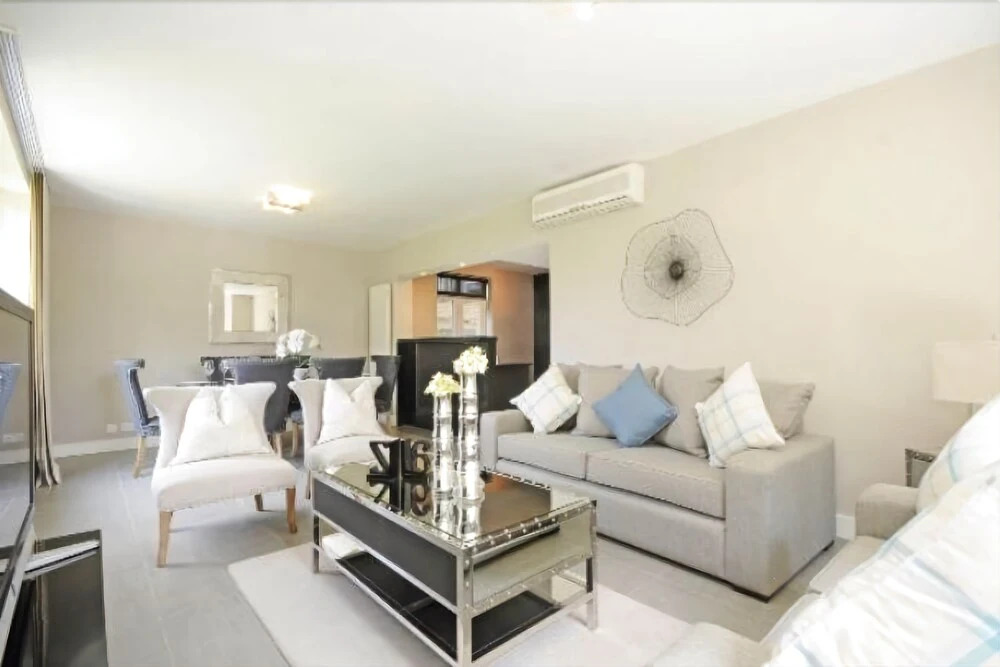 Mayfair Oxford Street Apartment