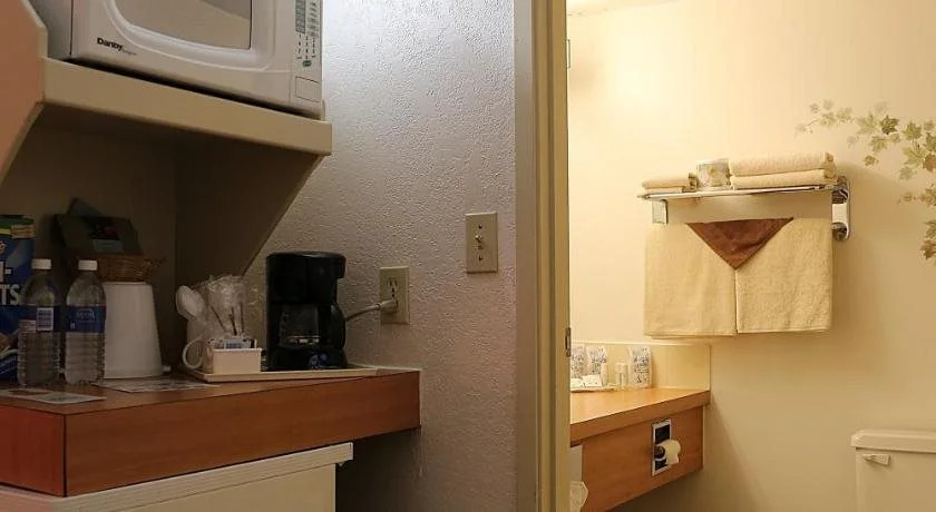 Tamarack Motor Inn