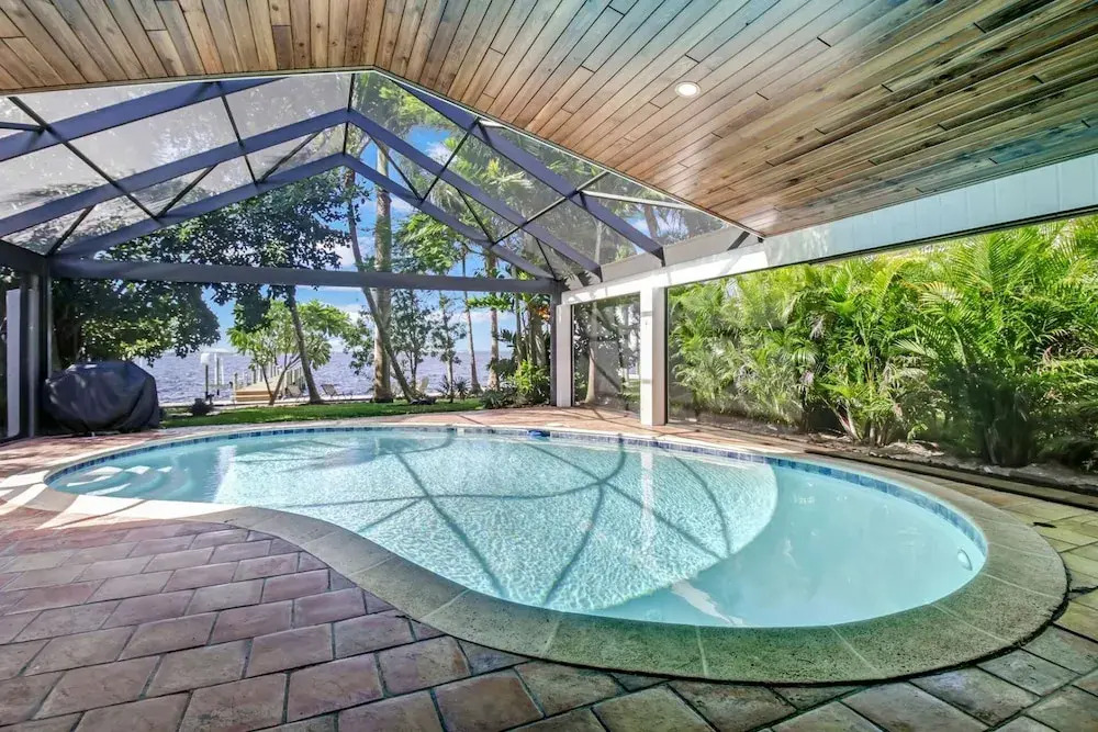 1034 Dolphin Dr