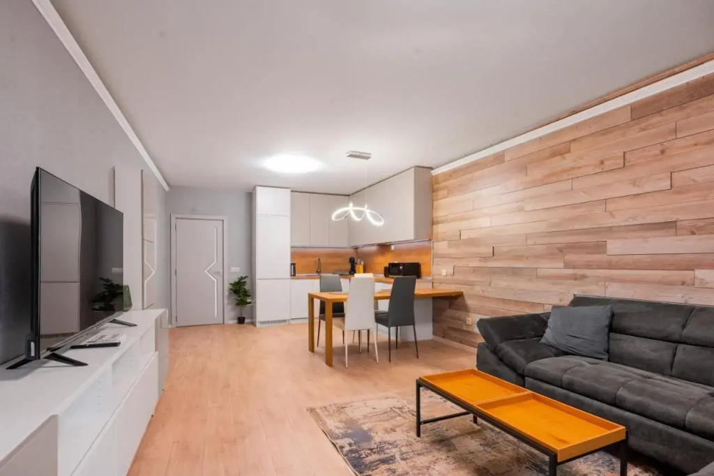 New Stylish 1-bedroom Flat in Business District