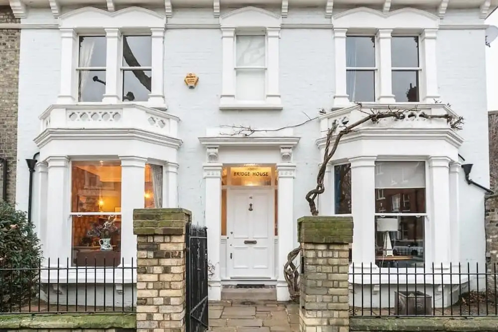 Special Offer- 5 bed Victorian in Zone2