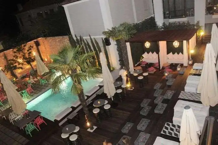 Life Gallery Hotel & Spa