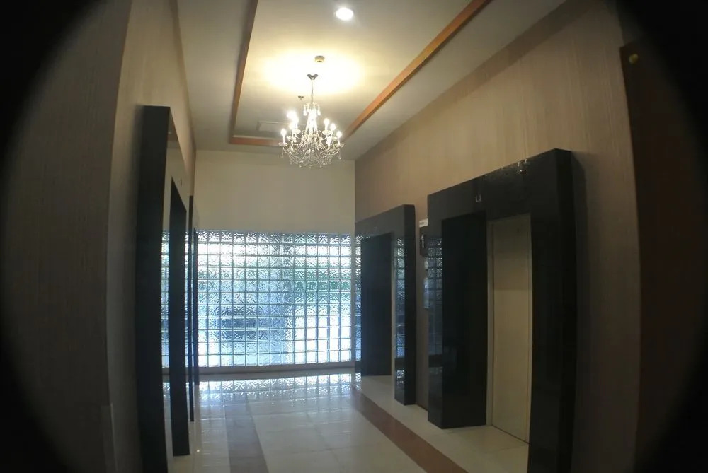Diamond Sukhumvit by FIB