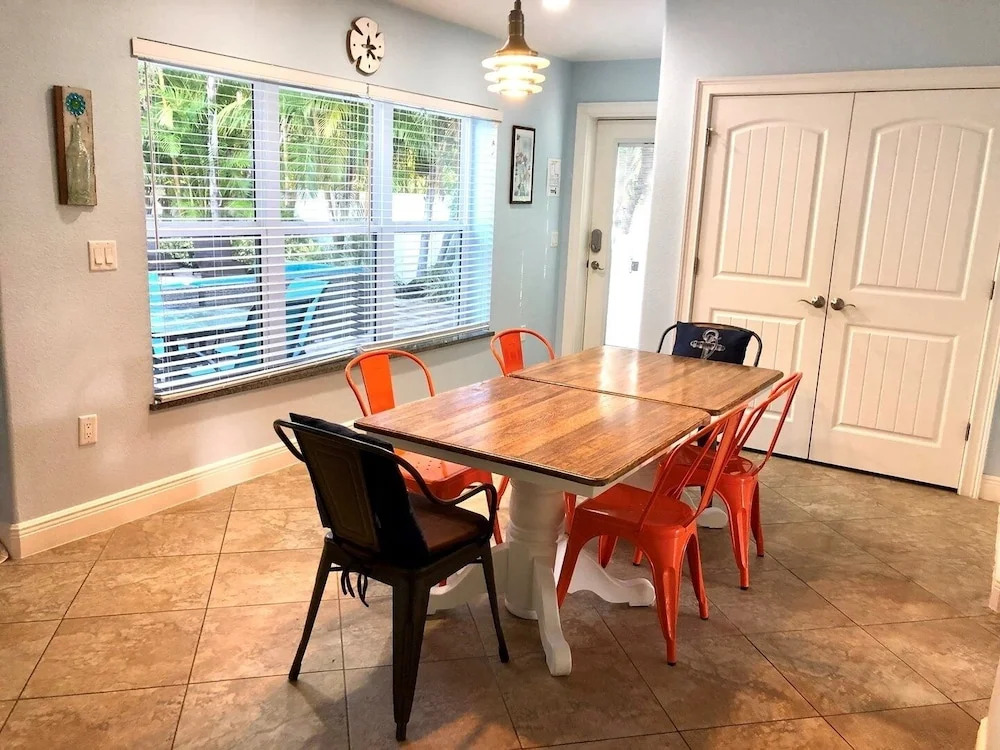 Coconut Breeze 2 Bedrooms 2 Bathrooms Cabin