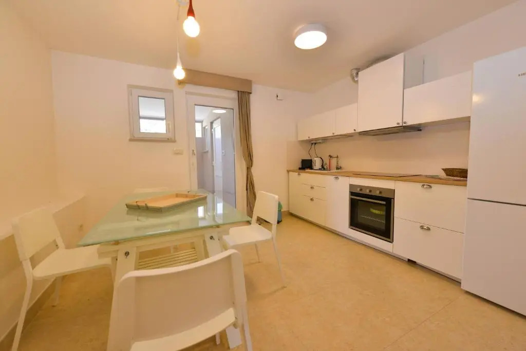 NEW 2022 FAMILY HOUSE Ruzmarin