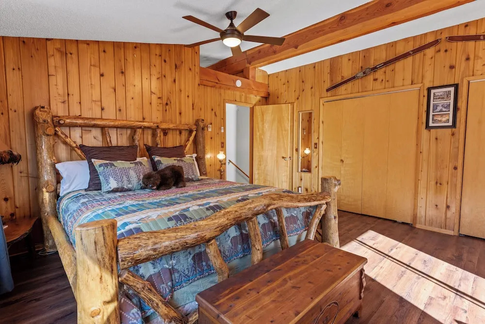 Knotty Hideaway