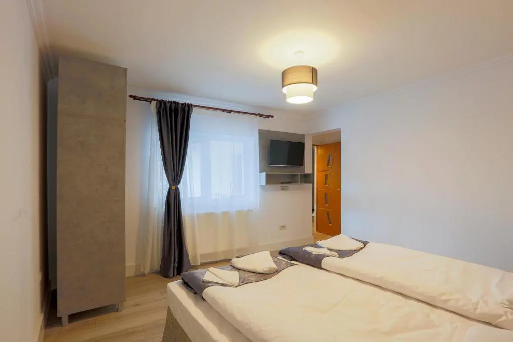 VAIAS Apartamente cu Terasa si Vedere Munte