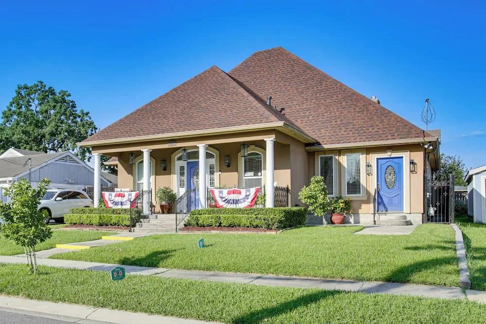 5 Mi to Bourbon St: Nola Home w/ Fenced Yard!
