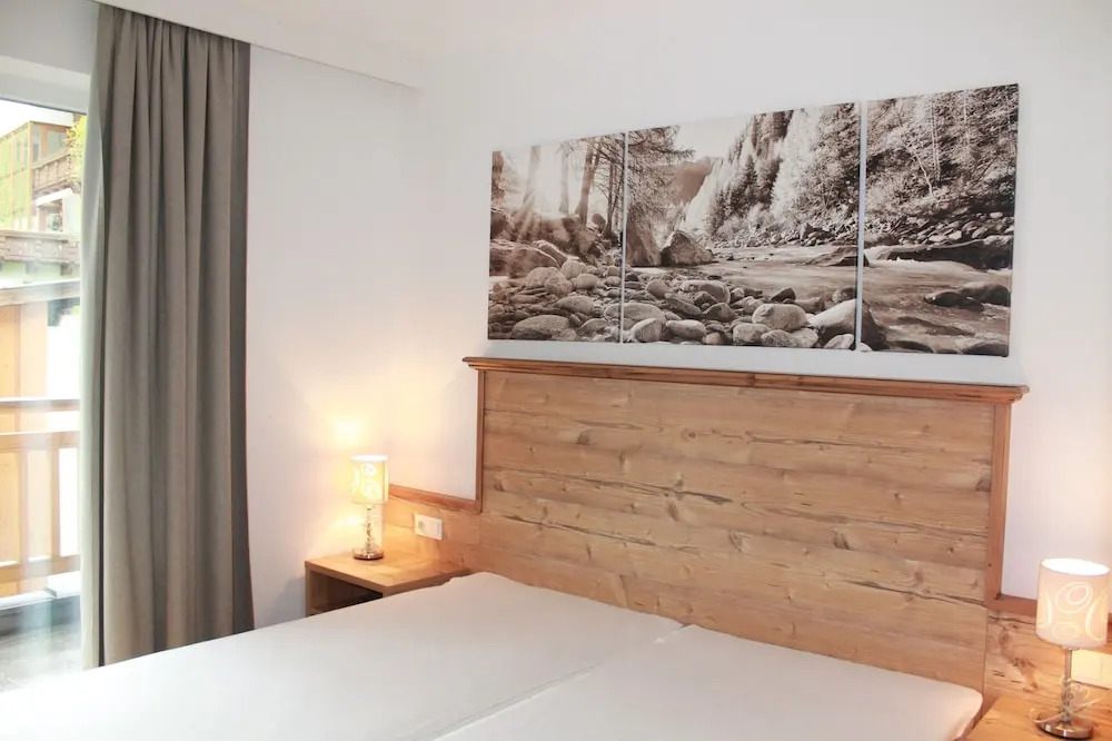 Alpendiamond Ski in & Bike Out apartments Top 200, 400 & penthouse 600