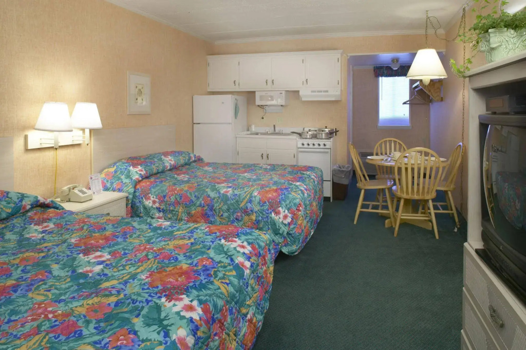 Shangri-La Motel