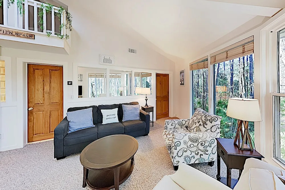 New Listing! Stunning Sea Pines Treetop Oasis 1 Bedroom Condo