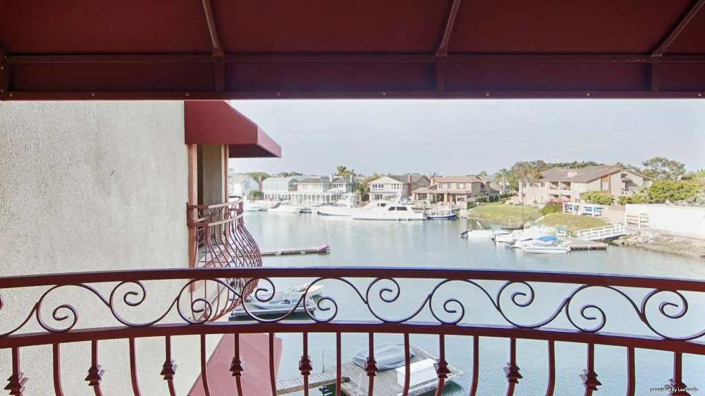 Best Western Harbour Inn & Suites Huntington - Sunset Beach
