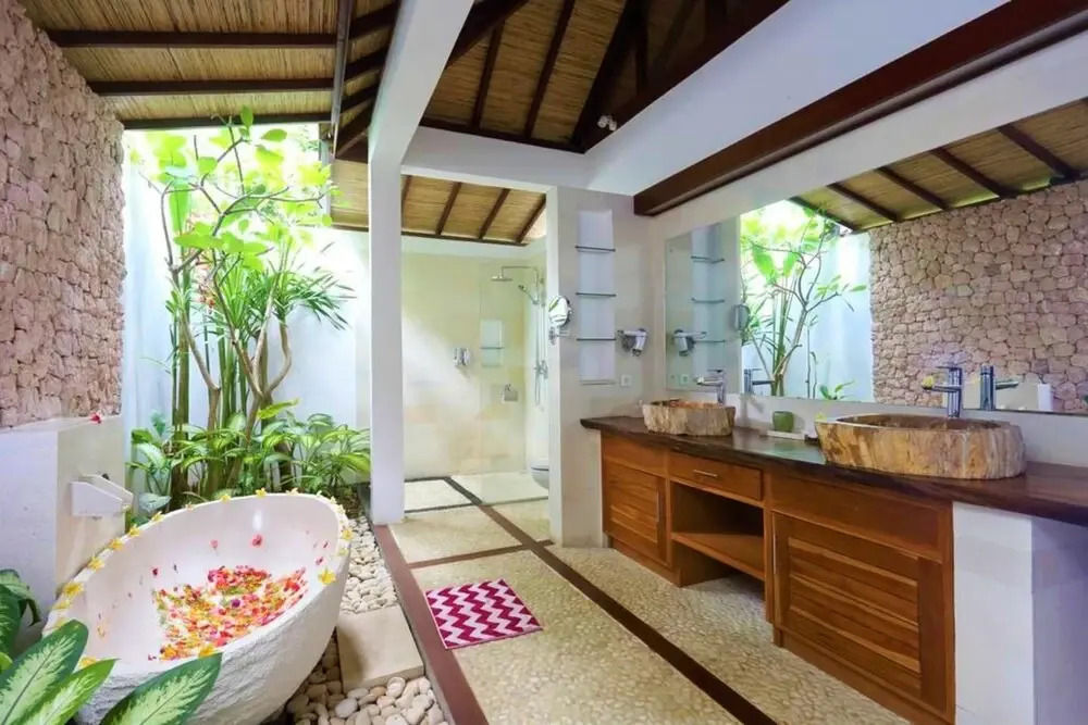 2 BR Villa With Fantastic Ocean View, Lovina With Staff