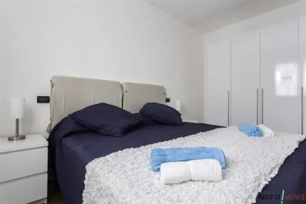 Rent-It-Venice Casona House