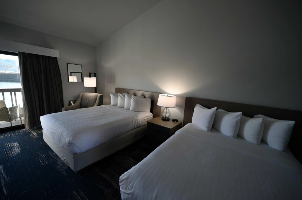 Edgewater Inn and Suites, an Ascend Collection Hotel