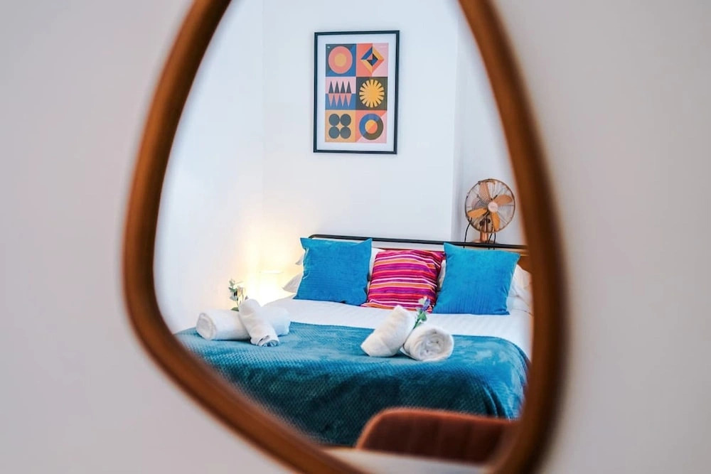 Stylish 3-bed City Centre Home Private Parking