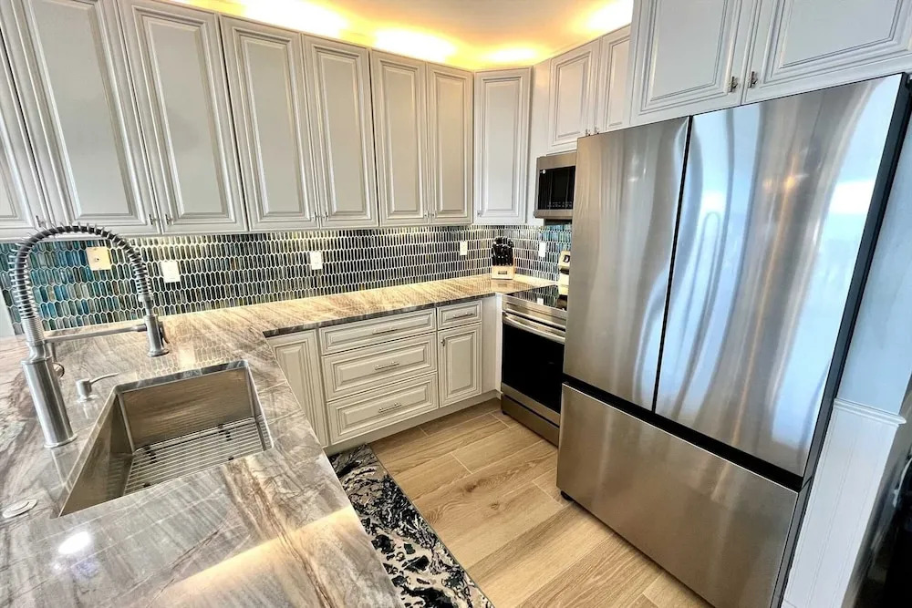 Shoalwater 1106 3 Bedroom Condo by RedAwning