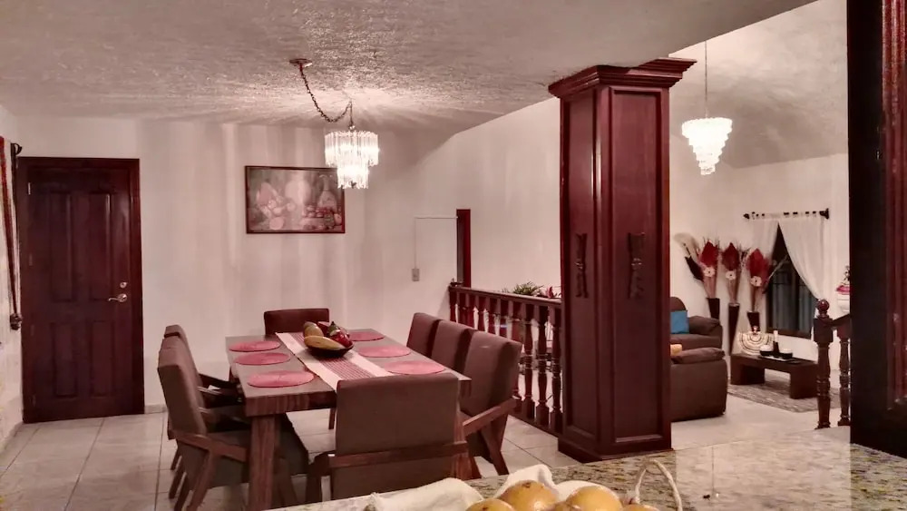 Lia Ajijic - Lakeside B&B