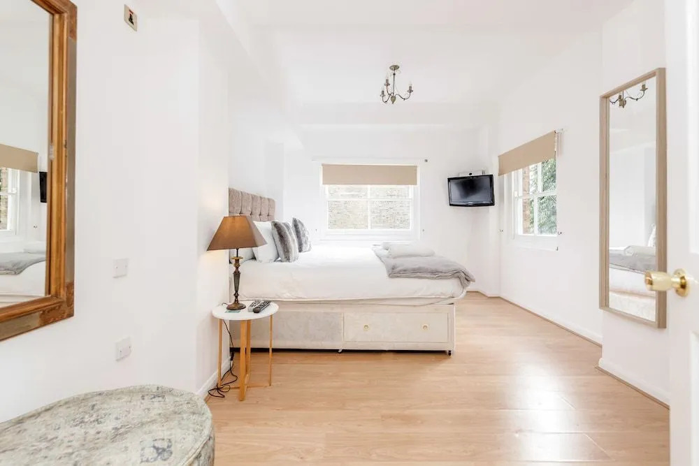 Kings Road Apartments