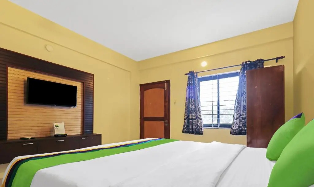 Morjim Pride Hotel with Swimming Pool near Morjim Beach