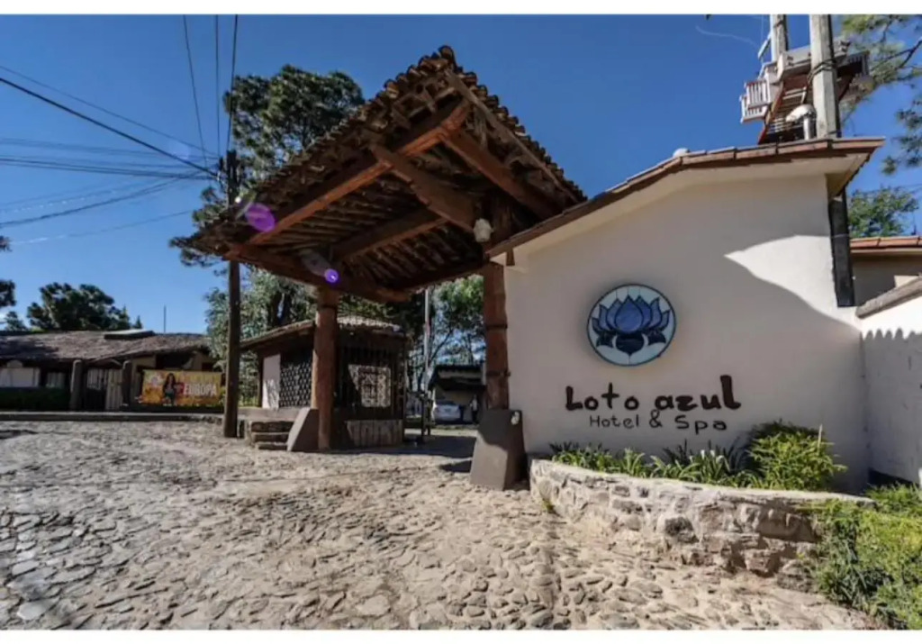 Luxury Cabin at Valle de Bravo Woods