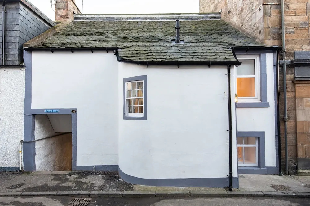 Captains Lookout - Cosy House With Sea Views