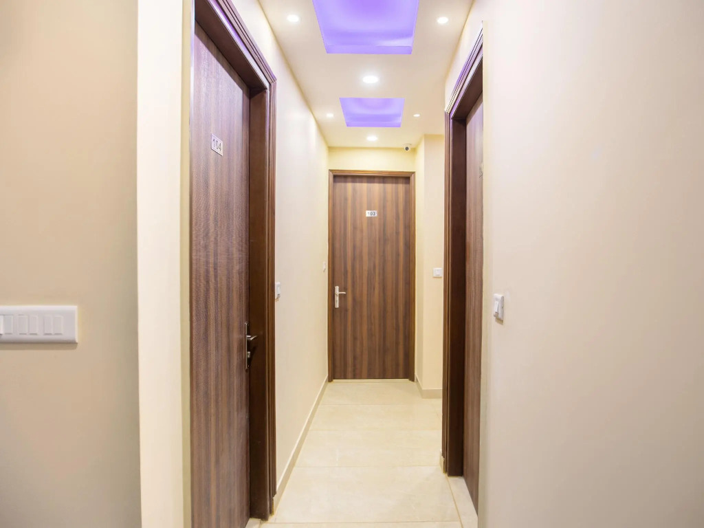 OYO 29932 Hotel R S Plaza