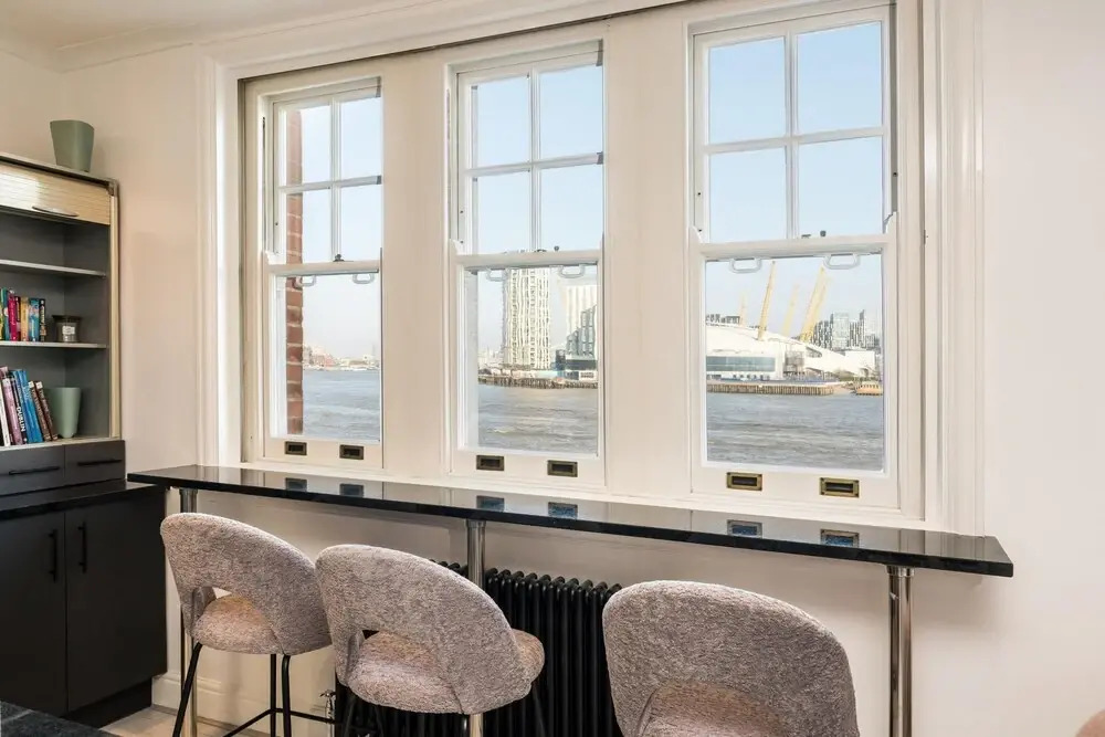 Stunning 3BD Riverside Flat Communal Roof Terrace