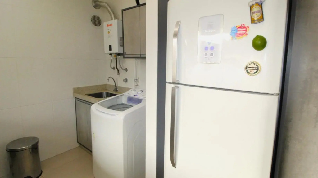 1067 - Apartamento para locação em Bombinhas com 03 suítes