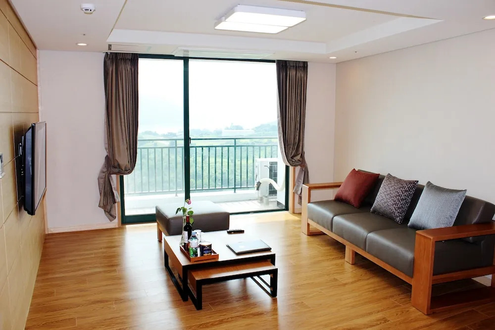 Cheongpung resort hill house