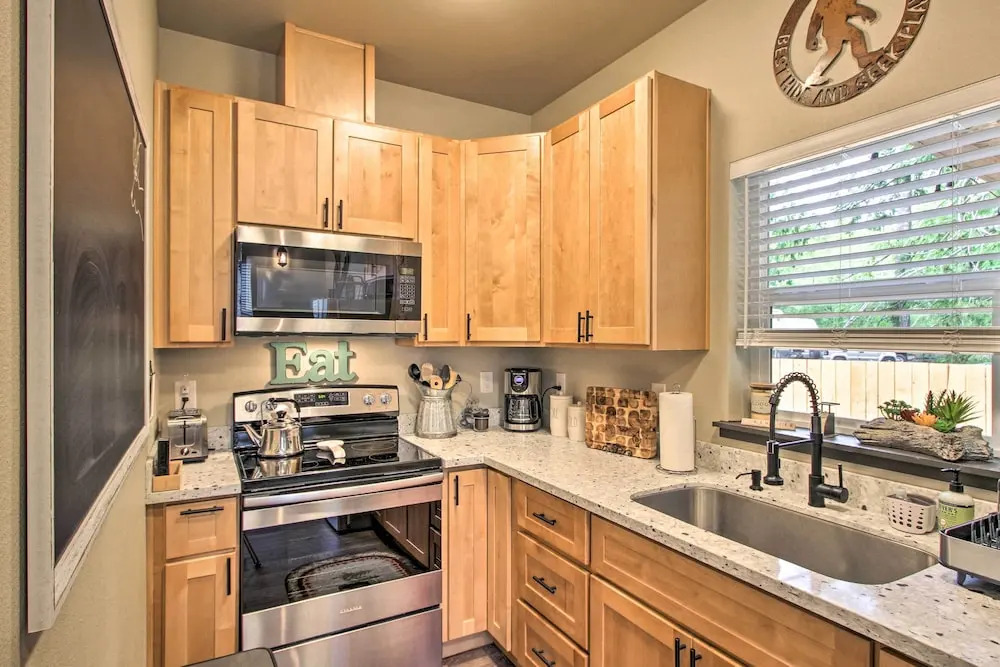 Cozy Cabin - 5 Miles to Mt Rainier National Park!