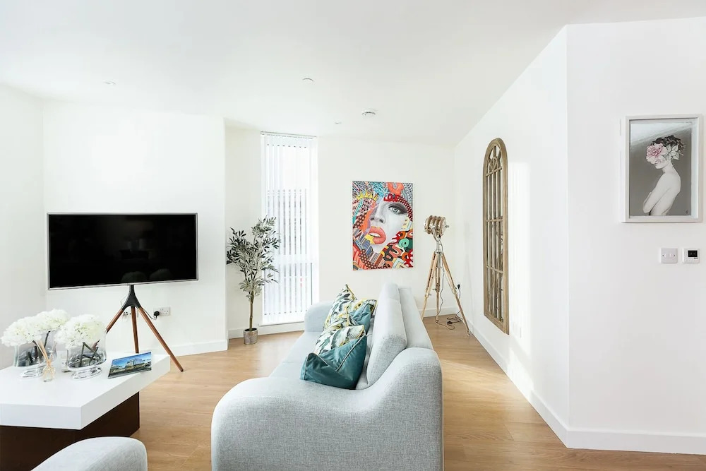 Price & Weeks - Winchester Suite (with Parking)